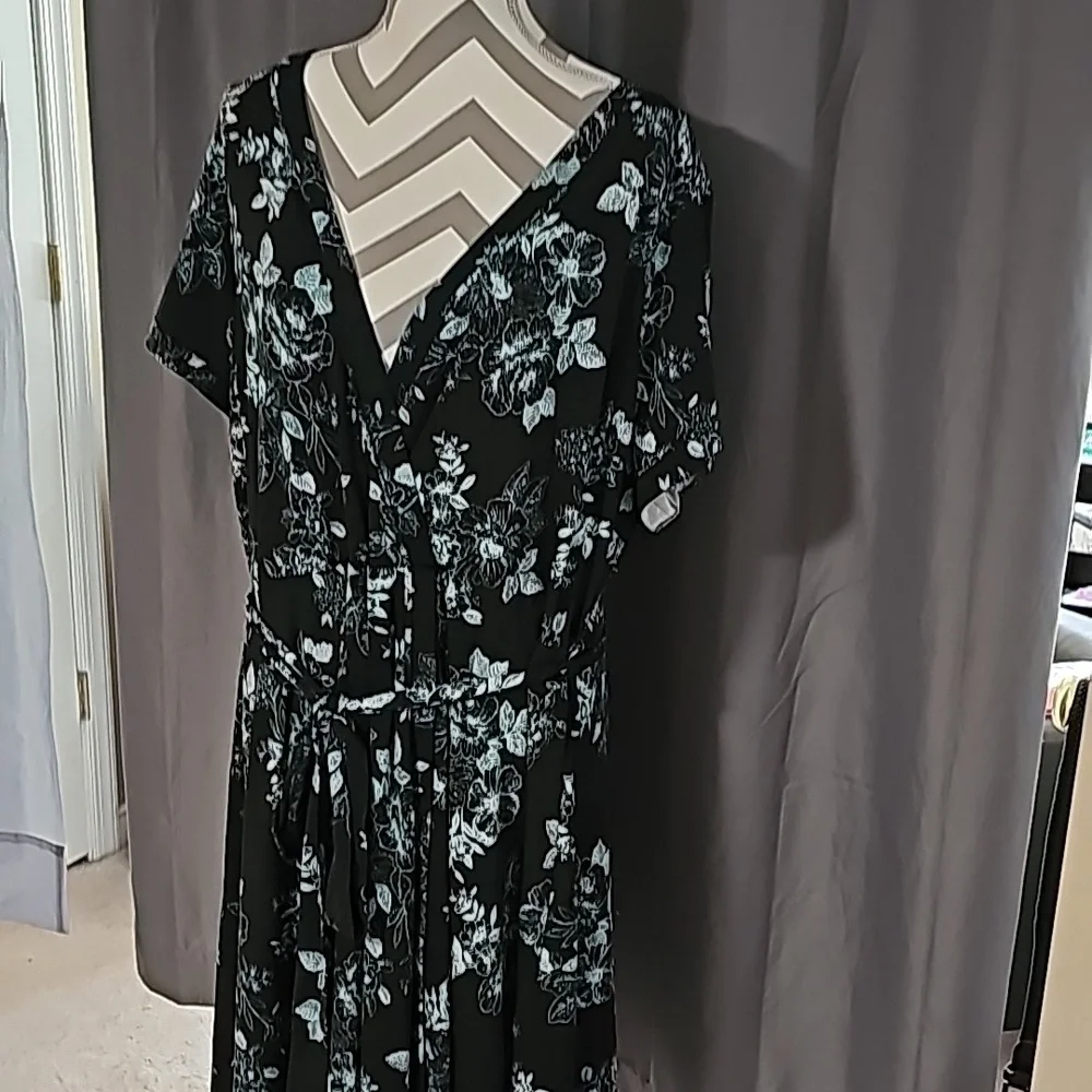 Dress - Picture 2 of 5